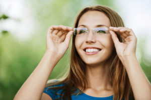 Schlechte Augen – Kontaktlinsen oder Brillen?
