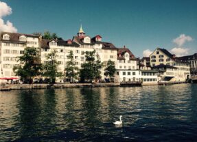 Schweizer Kantone: Zwischen Wirtschaftswachstum und Defiziten