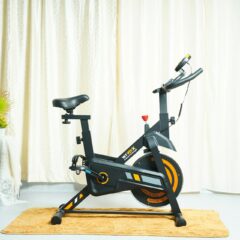 Fitnessstudio im Wohnzimmer: Heimtraining in den Alltag integrieren
